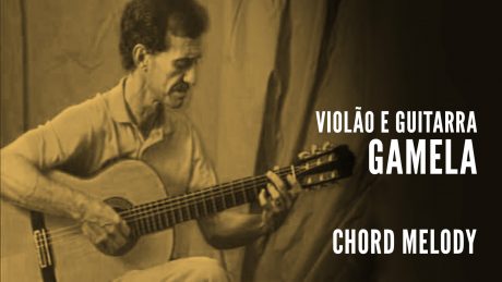 Sidney Barros "Gamela" segura seu violão com o título "Violão e Guitarra - Gamela - Chord Melody"